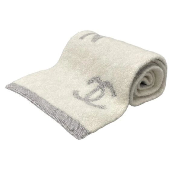 CHANEL - White Light gray Wool Cashmere Silk Scarf - Picture 4 of 6